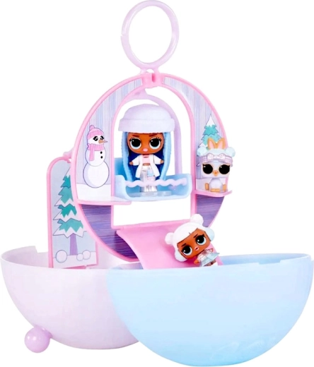 Varázslatos téli jelenet minden gömbben