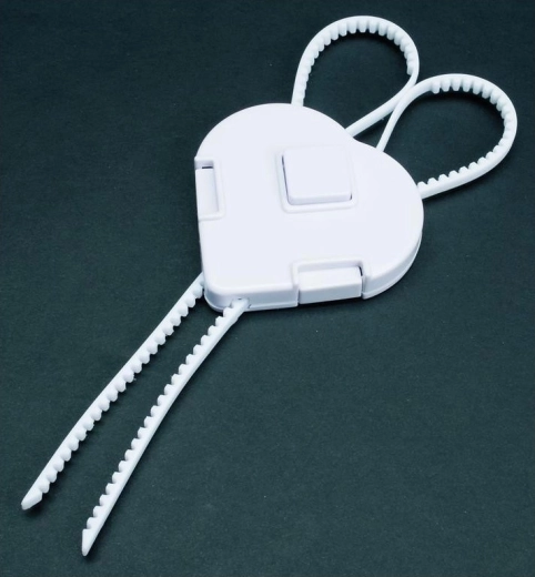 Rugalmas biztonsági ajtózár szekrényekhez gyermekeknek