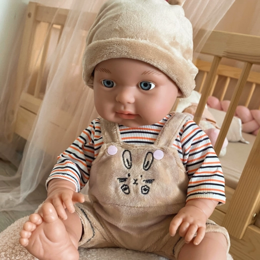 Realisztikus baba gondoskodó játékhoz