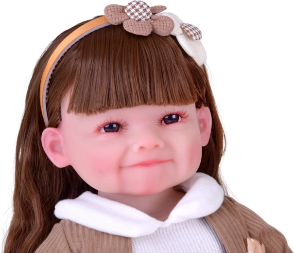 Élethű megjelenés és bájos mosoly