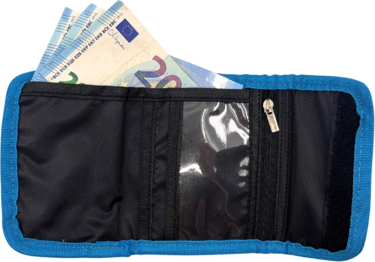 Átlátható belső aprópénzhez, bankjegyekhez és kártyákhoz
