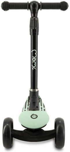 A gyermekkel együtt nő a 3 magasságban állítható kormány révén