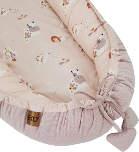 Magas, párnázott peremek az ölelés érzetéért