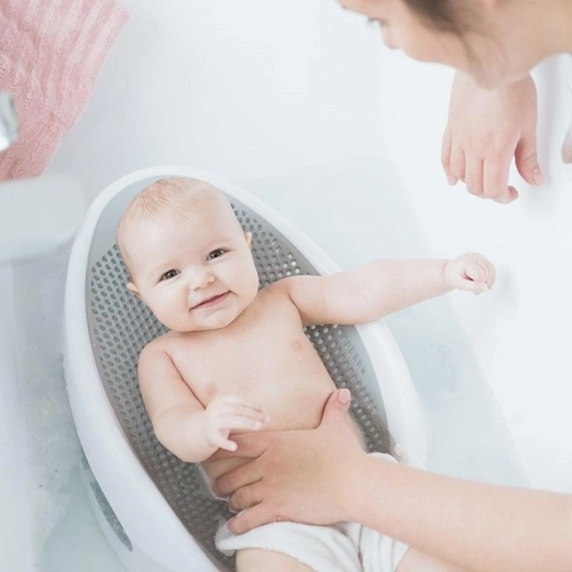 Ergonomikus támasz fürdetéshez születéstől
