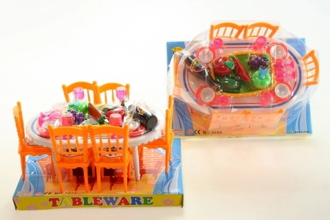 Babaszékes étkezőasztal készlet babáknak, székekkel és edényekkel