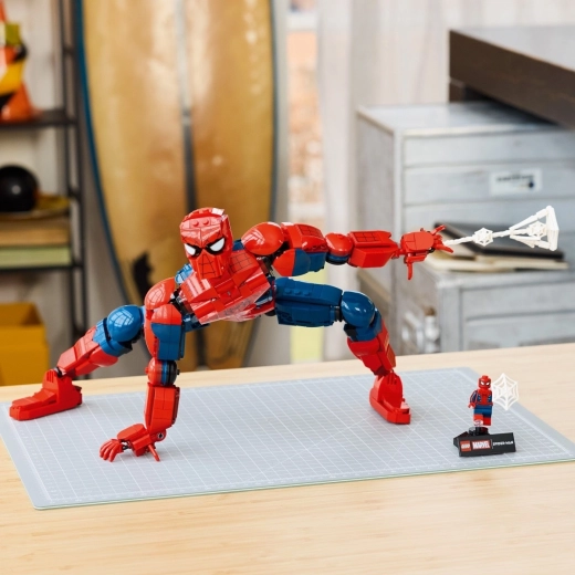 Teljesen állítható, 36 cm magas Spider-Man