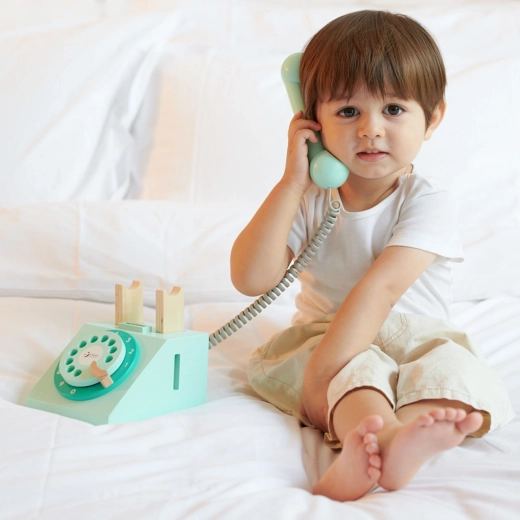Vintage telefon a kis telefonálóknak