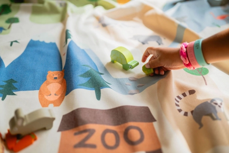 Nagy játszófelület ZOO mintával