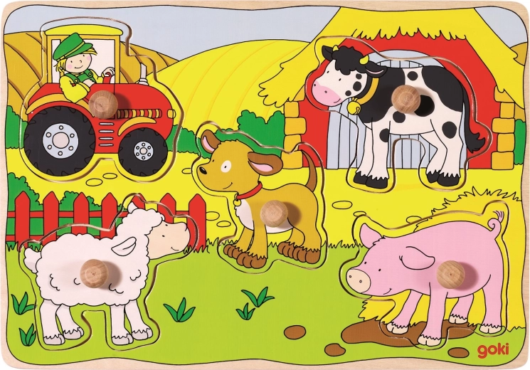 Goki fa kirakó – az udvaron