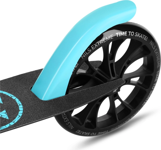 Csúszásmentes deck és hatékony hátsó fék