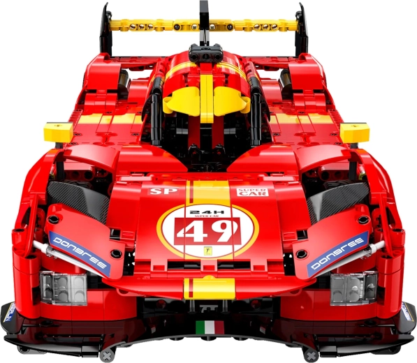 Részletes karosszéria és belső tér