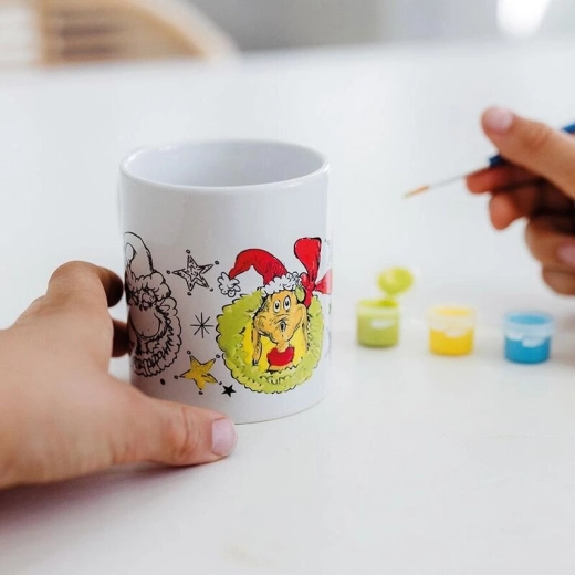 Előrajzolt GRINCH körvonalak a könnyű kifestéshez