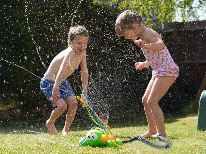 Remek szórakozás az egész kertnek