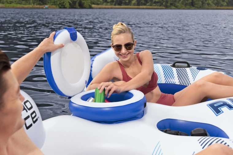 Mindig kéznél a hűtőláda és a pohártartók