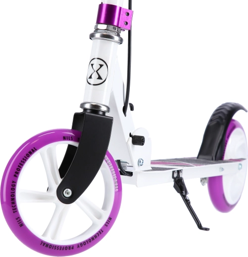 Nagy, 180 mm-es kerekek a sima haladáshoz