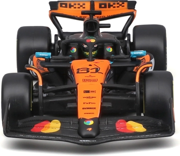 Die-cast fém + finom műanyag részletek