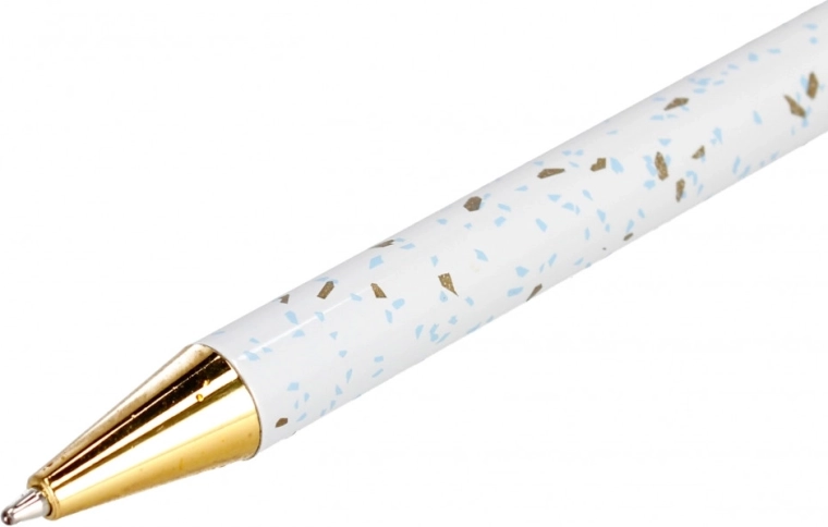 Sima és precíz 0,7 mm-es vonal