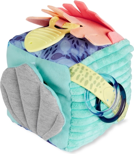 Változatos textúrák és susogó elemek