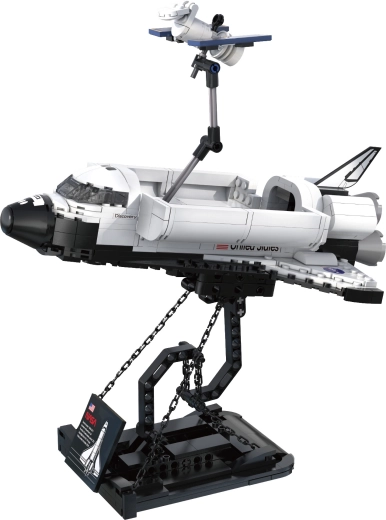 Kiállítási állvány és „napelemes panelek” műholdon