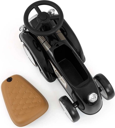 Tárolóhely az ülés alatt