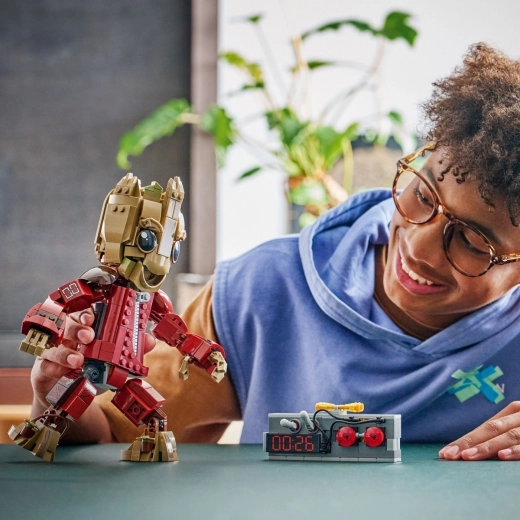 Teljesen mozgatható figura dinamikus pózokhoz