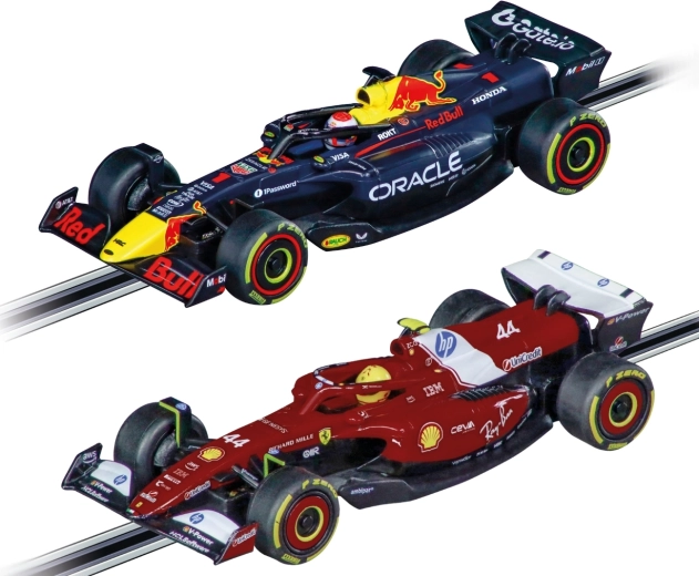 Két licencelt Formula 1-es autó