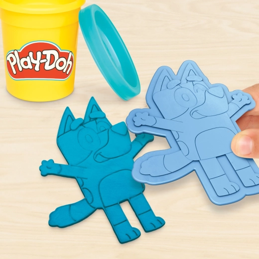 Bluey és Bingo figurák néhány lenyomattal