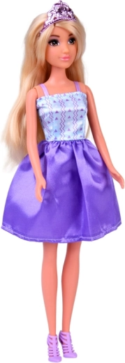 Divatbemutatásra kész baba