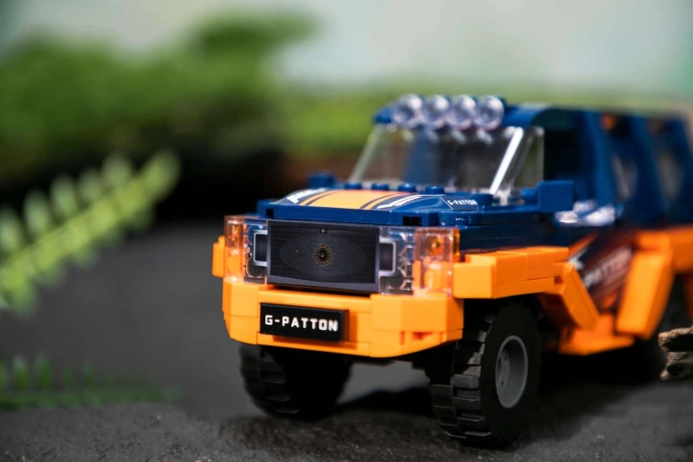 Sima gurulás a forgó kerekeknek köszönhetően