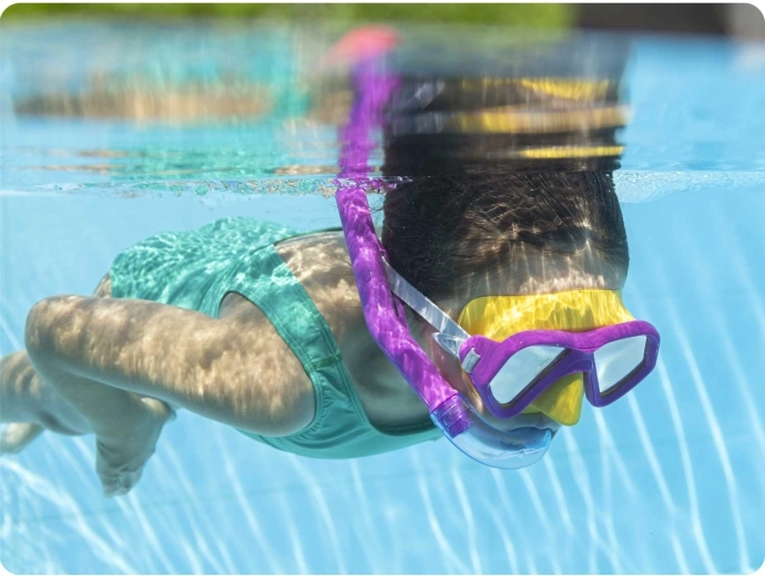 Ergonomikus snorkel vízvédő kupakkal