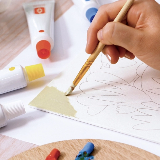 Precíz vonások és telt színek