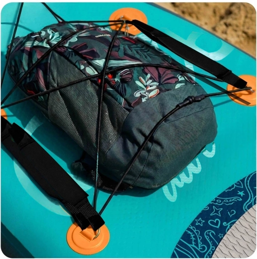 Biztosan rögzített felszerelés a gumiháló alatt