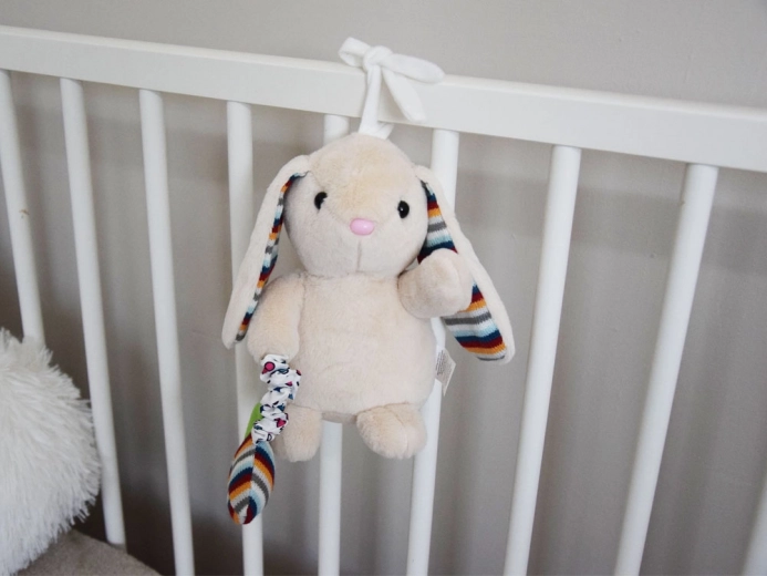 Könnyű rögzítés kiságyhoz vagy babakocsihoz