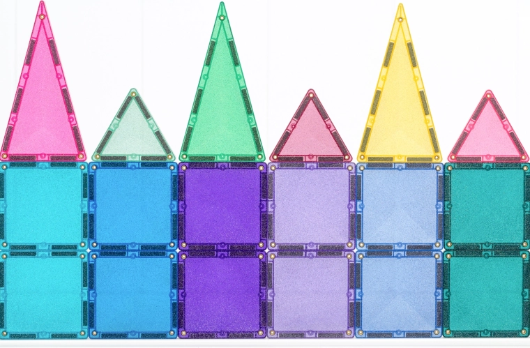 Átlátszó, csillogó elemek szivárvány színekben