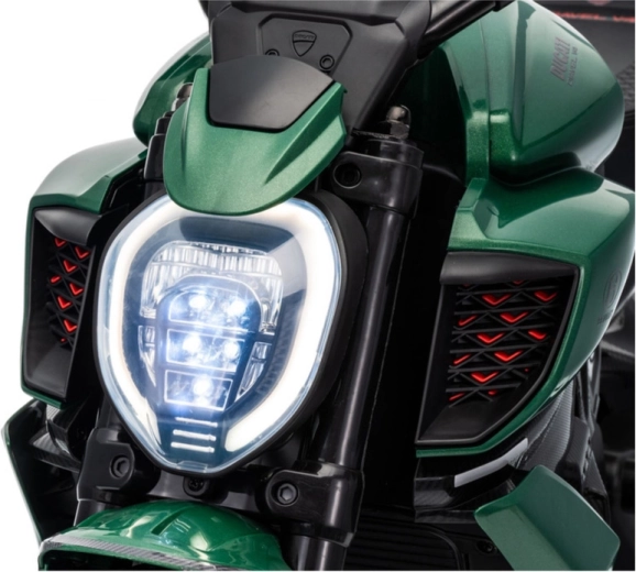 Fényes LED fényszóró a jobb láthatóságért