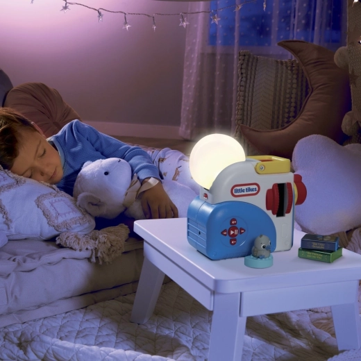 Nyugodt elalvás éjszakai lámpával és fehér zajjal