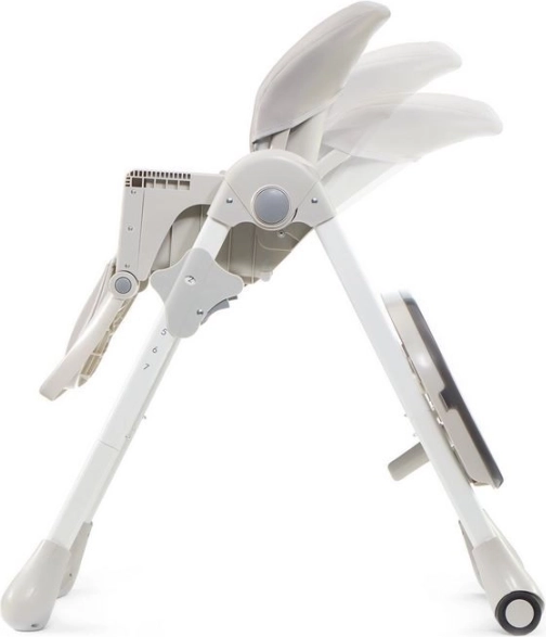 Háttámla 3 pozícióban dönthető, akár félig fekvő helyzetig