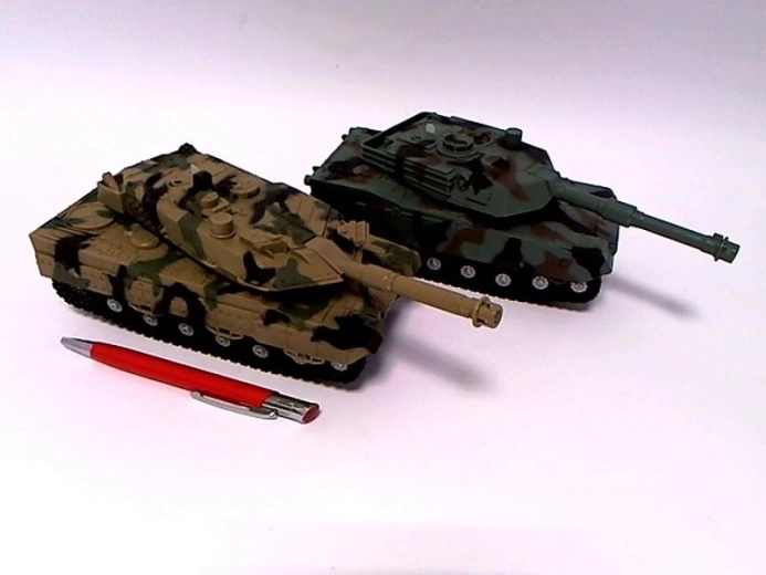 Gyerek tank 18 cm, fénnyel és hanggal
