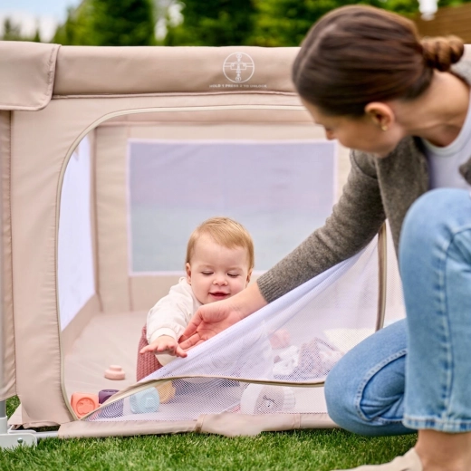 Két cipzáras bejárat az önálló mozgáshoz