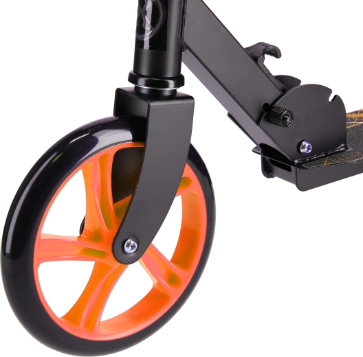 Gyors és sima haladás a nagy, 200 mm-es kerekeken