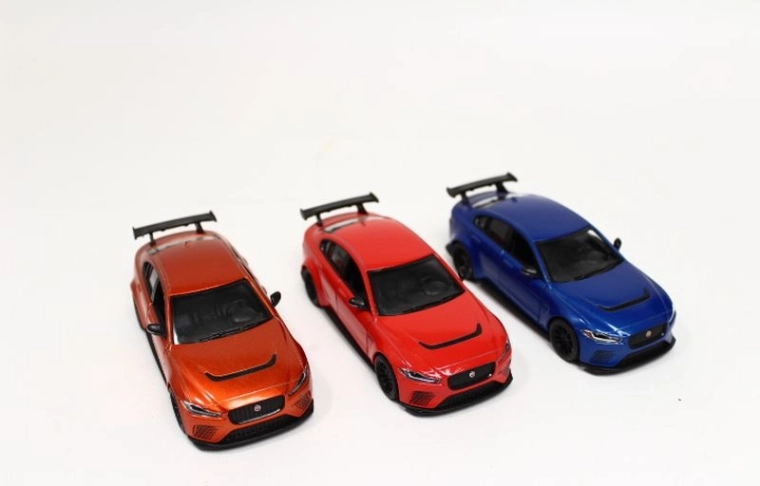 Jaguar XE SV Project 8 autómodell projektorral, 4x4 - 1 db
