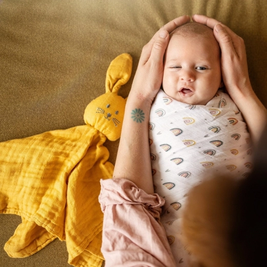 Megnyugtató csörgő a fejecskében