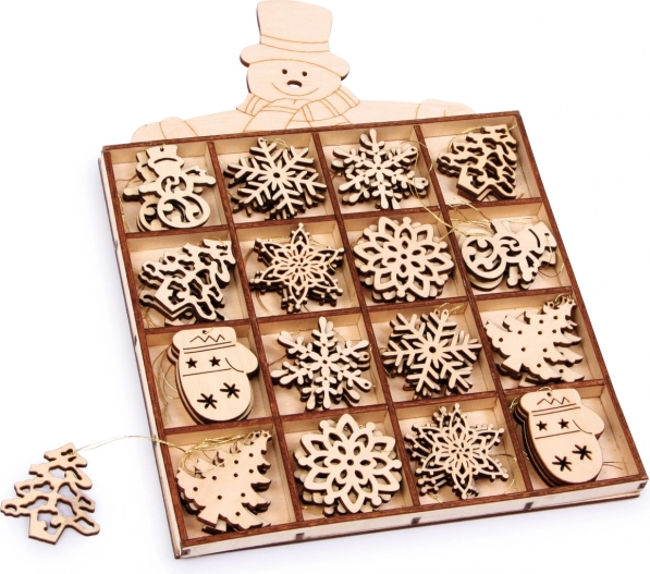 Fa karácsonyi díszek dobozban