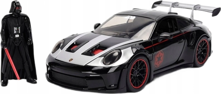 1:24 méretarány és figura a csomagban