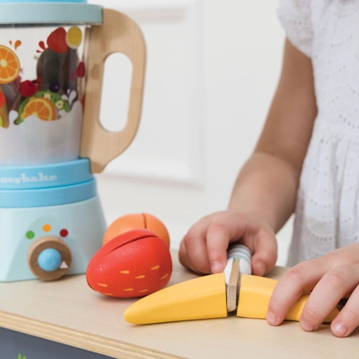 Gyümölcsdarabolás és smoothie-készítés