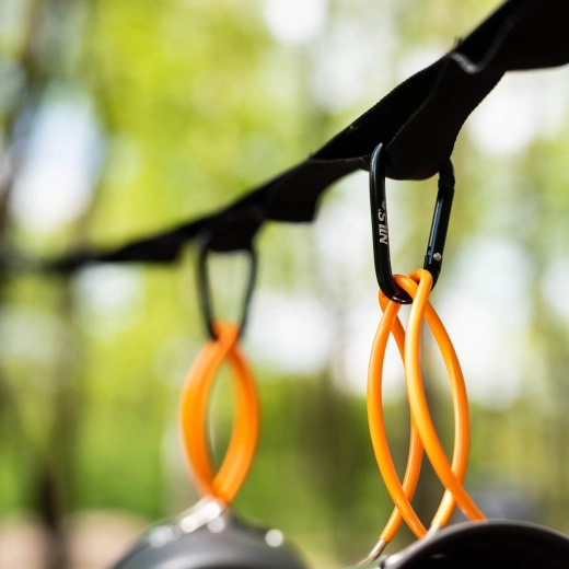 Rend a felszerelésben utazás közben