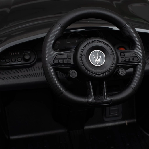 Kényelem és szórakozás: EVA kerekek, ökobőr és Bluetooth