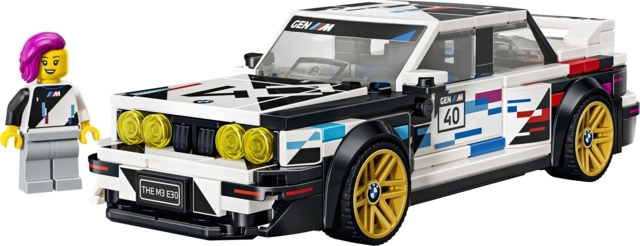 A BMW M3 (E30) hiteles megjelenése motorsport grafikával