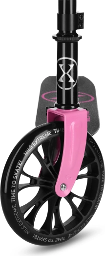 Nagy, 200 mm-es kerekek az egyenletes és stabil haladásért