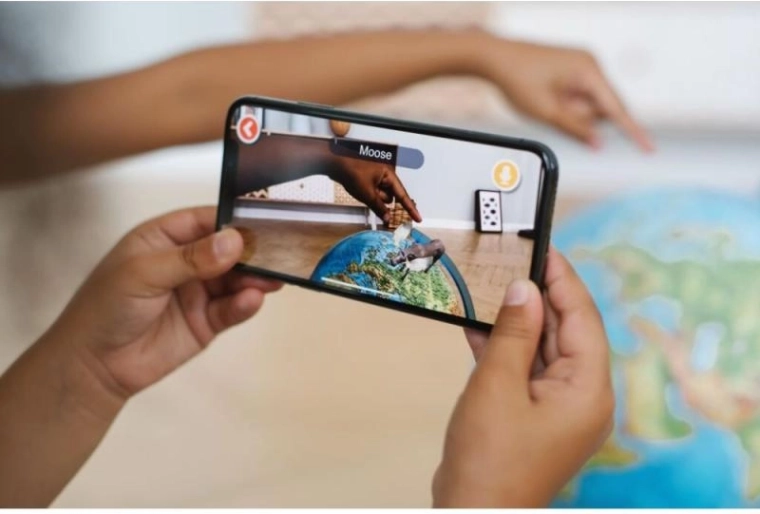 Kiterjesztett valóság az IQ GLOBE alkalmazással